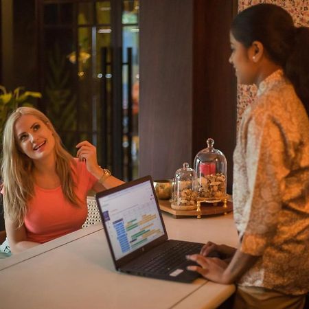 Red Thread Calangute Hotel Bagian luar foto